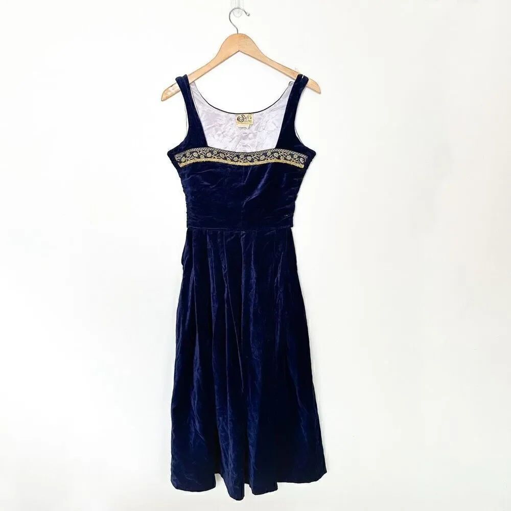 Sofi’s Stitches Medieval Renaissance Fair Festival Navy Velveteen Satin Lined Go